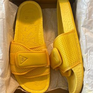 Yellow/gold Pharrell chancletas hu  adidas slides/sandals